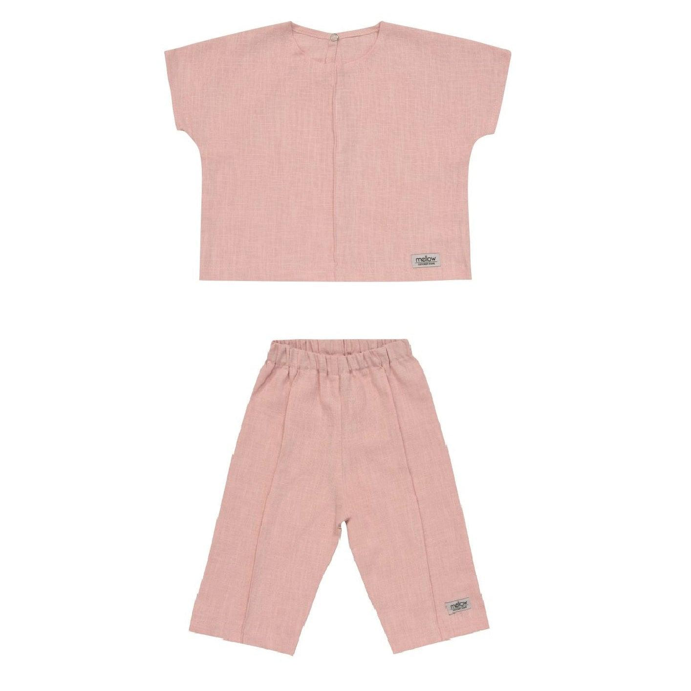 This Ramie Baby/Kid Clothing Set in rosa is hypoallergenic, making it perfect for delicate skin.